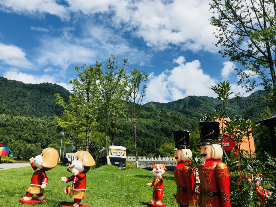 西嶺的藍(lán)天無(wú)與倫比